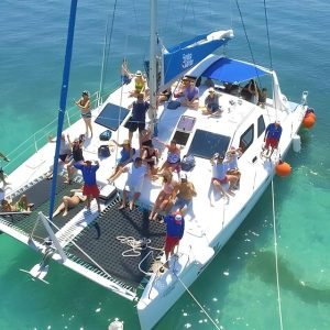 Fiesta privada en catamarán + bebidas y barbacoa